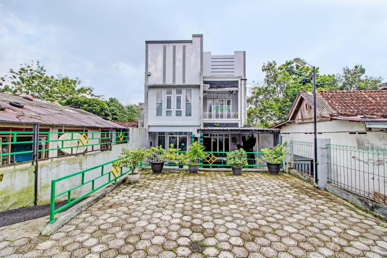 Capital O 92250 Hall & Guesthouse Kowapi Syariah Purwokerto Exterior photo